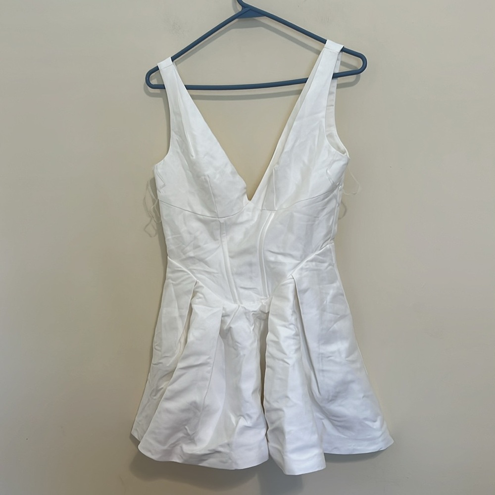 Showpo Yara White Plunge corset front V waist Fit & Flare Mini Dress size 6 NEW - Picture 10 of 16